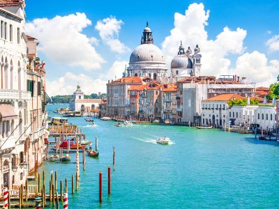 Canal_Grande_and_Basilica_di_Santa_Maria_della_Salute_in_Venice_Italy