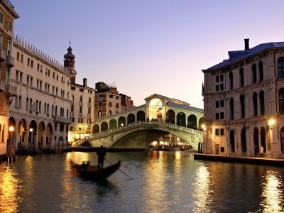 Rialto-Bridge-_Venice_-Italy__3